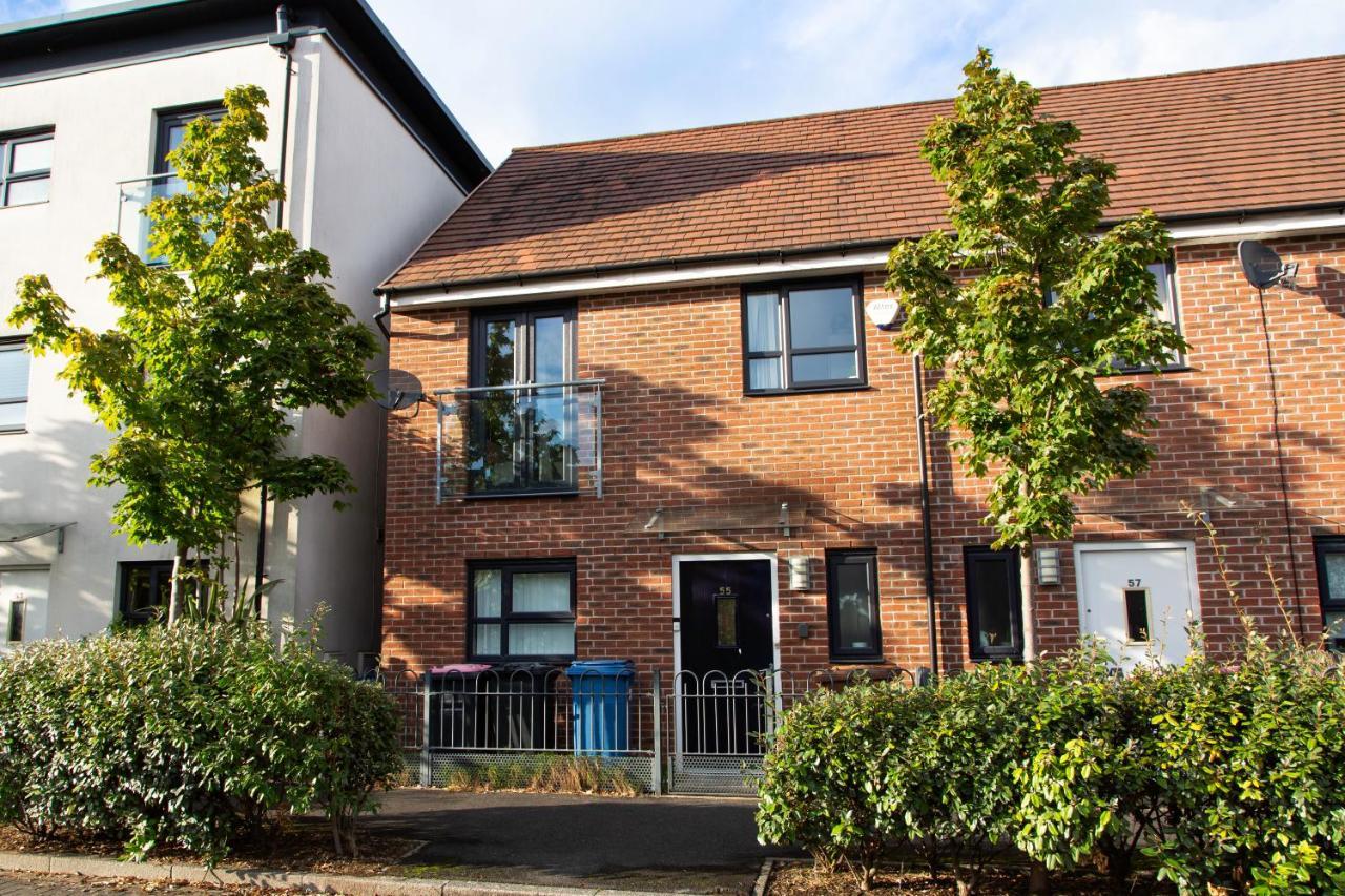 Cozy Townhouse In The Heart Of Greater Manchester Villa Exterior photo